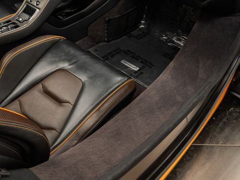 Used 2015 McLaren 650S Spider RWD image 27