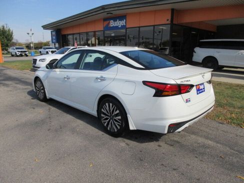 Used 2024 Nissan Altima 2.5 SV w/ SV Premium Package image 3