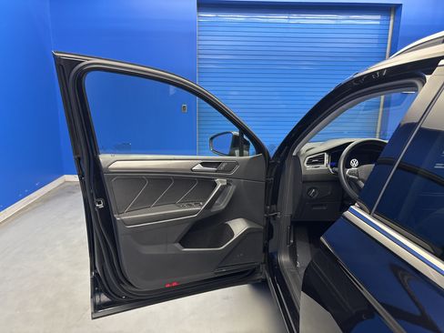 Certified 2023 Volkswagen Tiguan SE FWD image 9