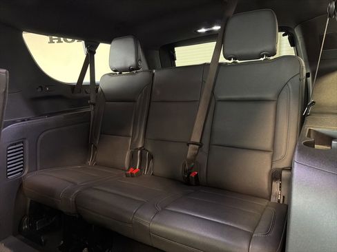 Used 2025 Chevrolet Suburban Z71 AWD/4WD image 26