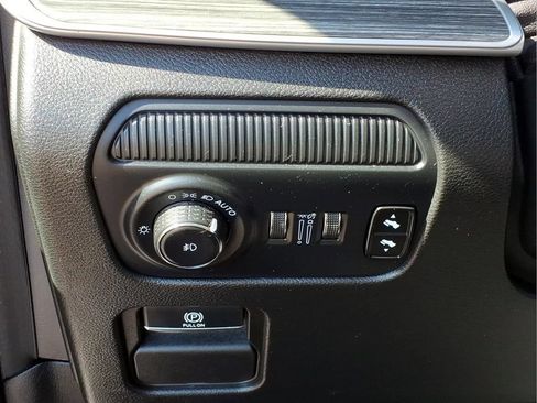 Used 2024 Jeep Wagoneer L Series III w/ Premium Group I AWD/4WD image 17