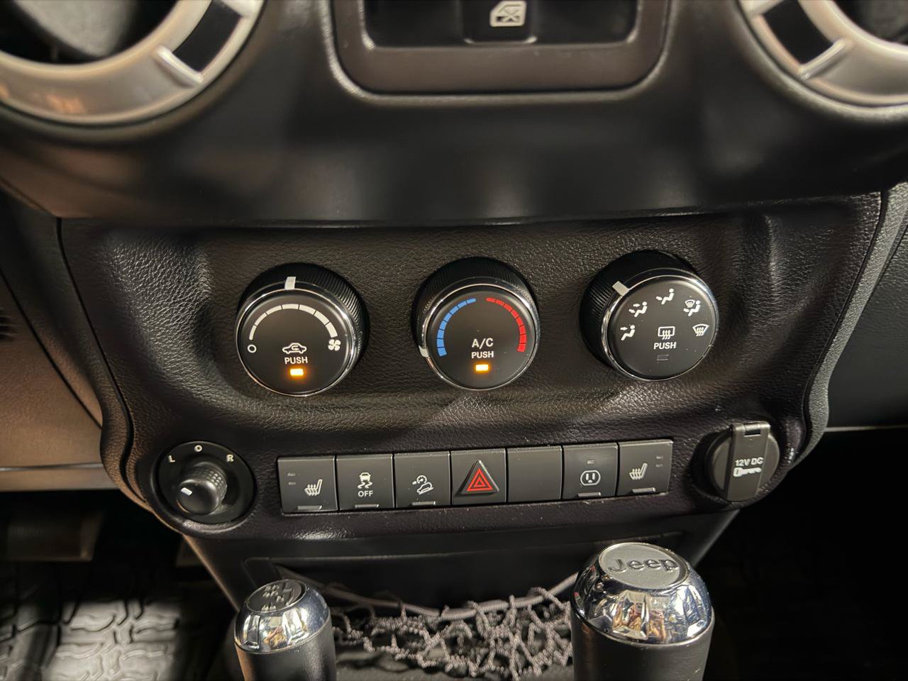 Used 2016 Jeep Wrangler Unlimited Rubicon AWD/4WD image 19