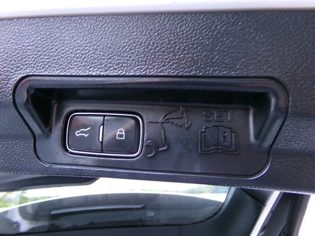 Used 2021 Ford Explorer XLT w/ Equipment Group 202A AWD/4WD image 31
