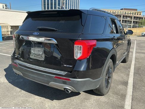 Used 2023 Ford Explorer Limited AWD/4WD image 6