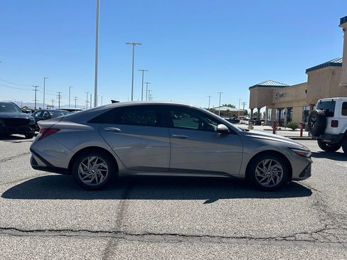 Used 2024 Hyundai Elantra SEL FWD image 8