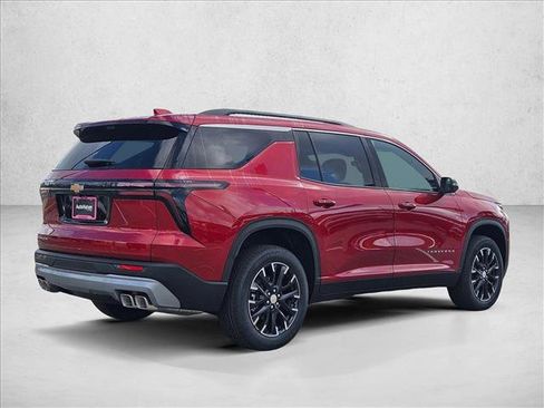 New 2026 Chevrolet Traverse LT w/ Sun and Wheel Package FWD image 2