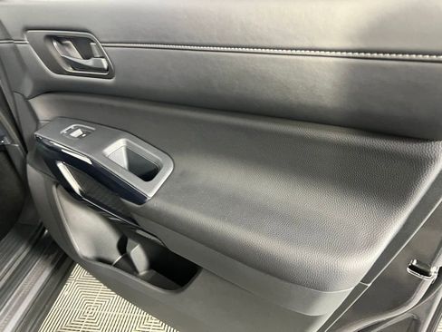 Used 2025 Nissan Pathfinder S image 33