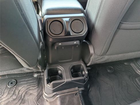 Used 2022 Jeep Wrangler Unlimited Sport AWD/4WD image 18