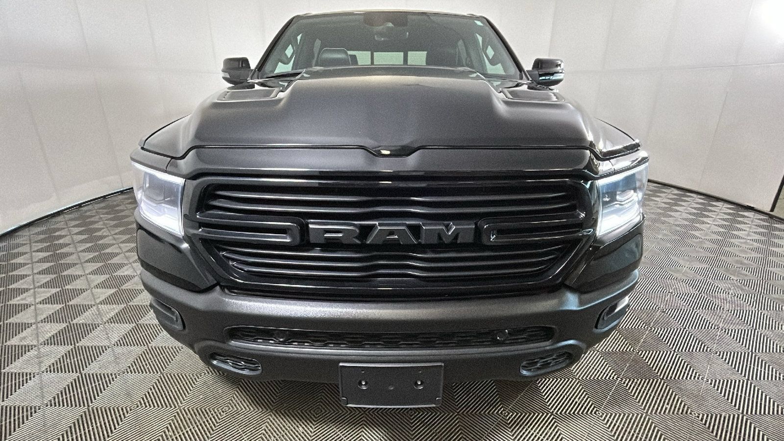 Used 2023 RAM 1500 Laramie AWD/4WD image 9