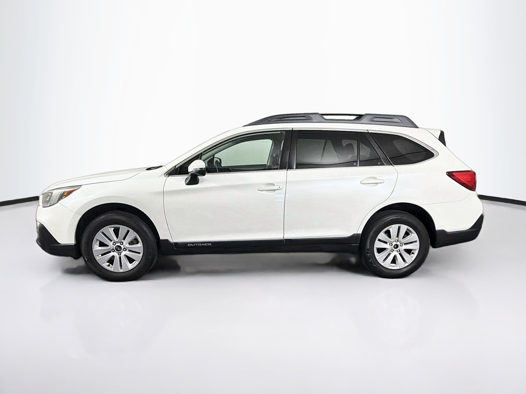 Used 2019 Subaru Outback 2.5i Premium AWD/4WD image 4