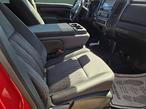 Used 2022 Nissan Titan S image 9