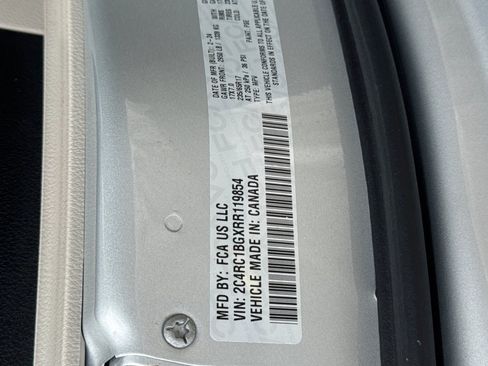 Used 2024 Chrysler Pacifica Touring-L FWD image 26