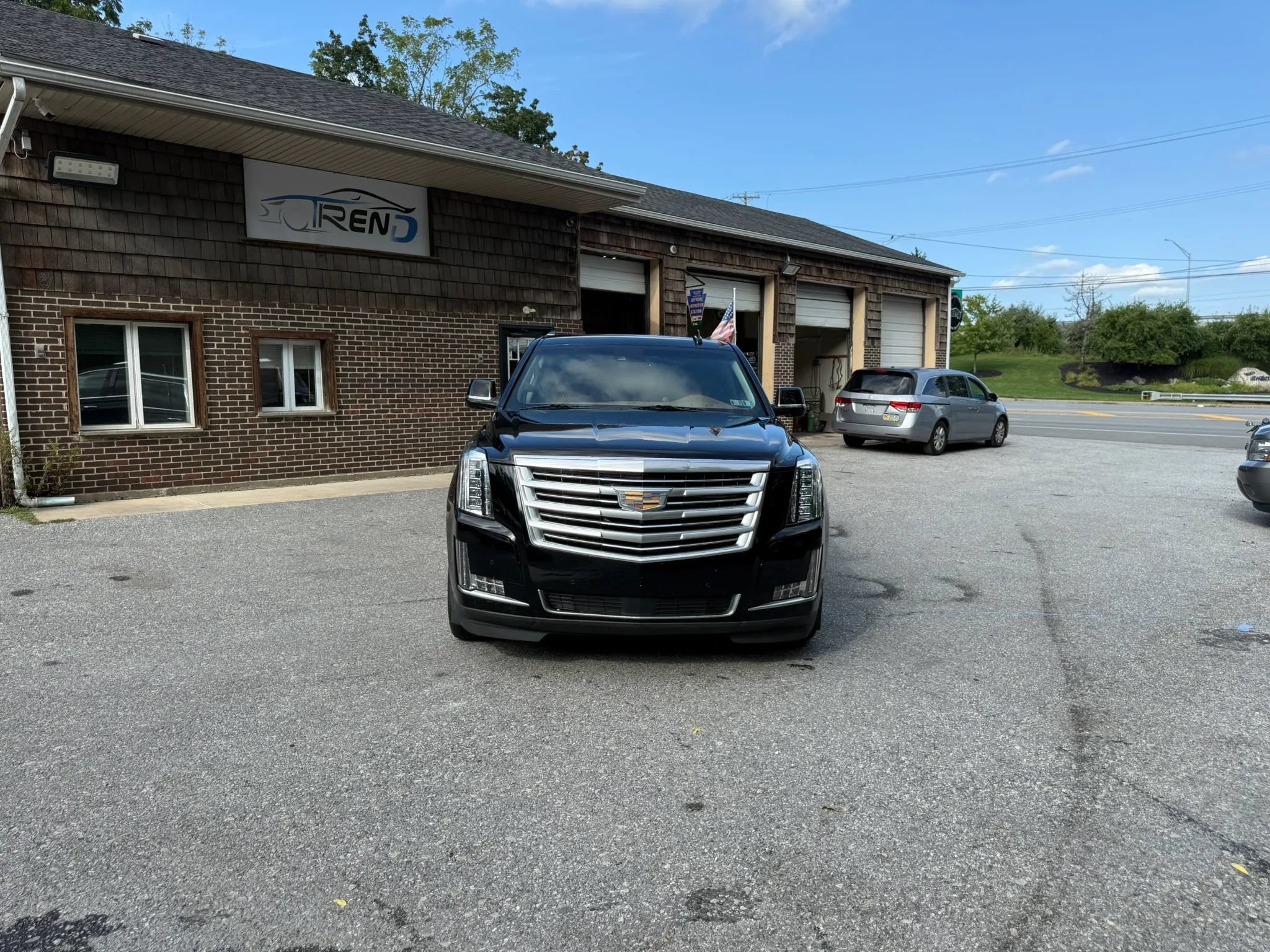 Used 2015 Cadillac Escalade ESV Platinum AWD/4WD image 2