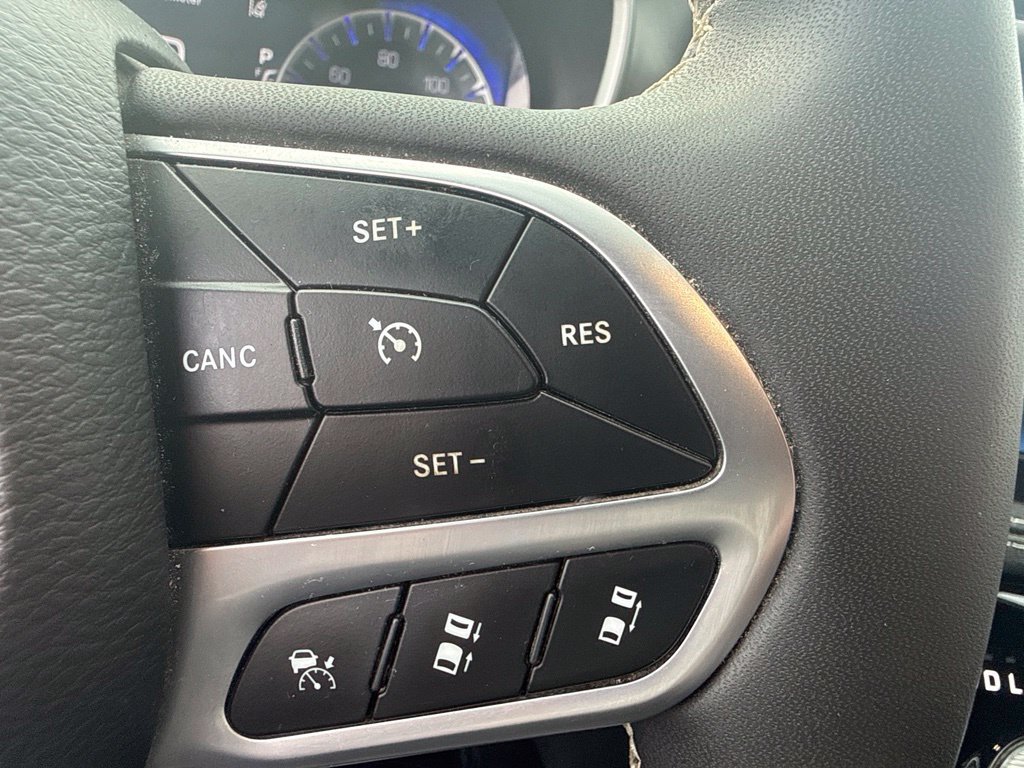 Used 2025 Chrysler Pacifica Select FWD image 14
