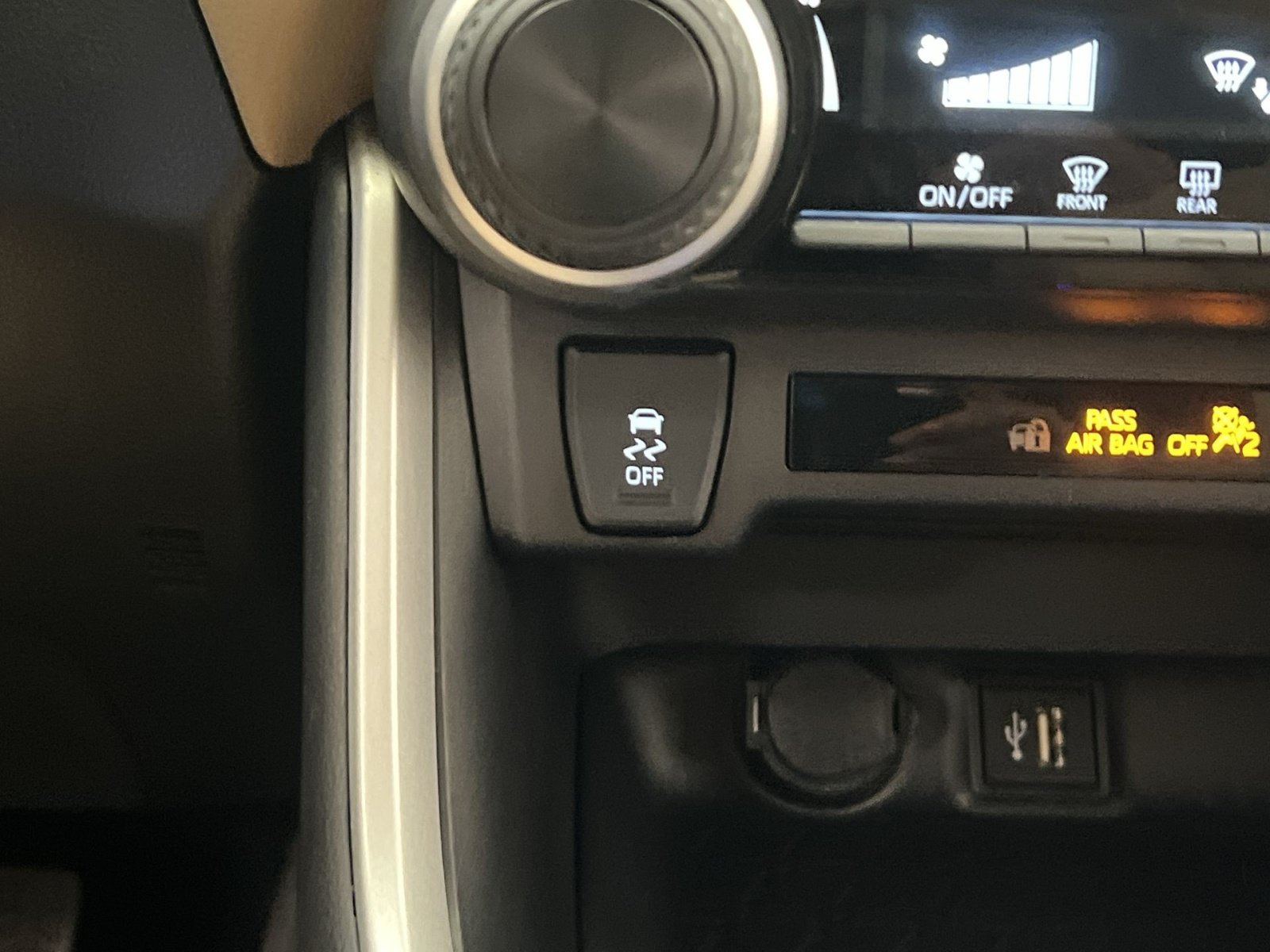 Used 2025 Toyota RAV4 LE AWD/4WD image 33