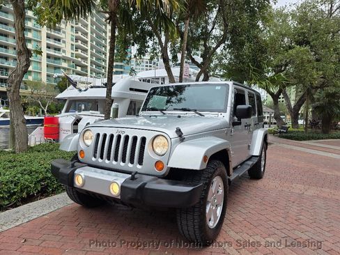 Used 2008 Jeep Wrangler Unlimited Sahara w/ Dual Top Group image 17