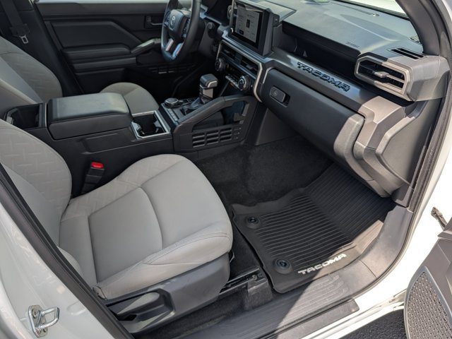 Used 2024 Toyota Tacoma SR5 AWD/4WD image 12