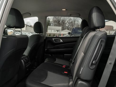 Used 2019 Nissan Pathfinder SV image 8