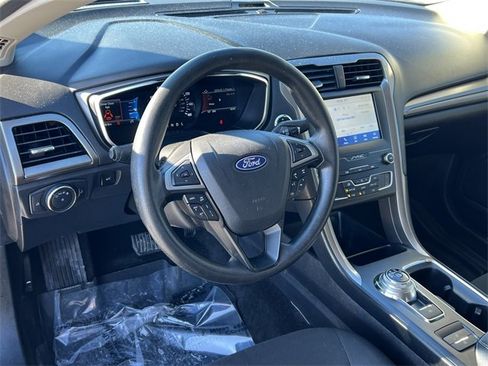 Used 2020 Ford Fusion SE image 17
