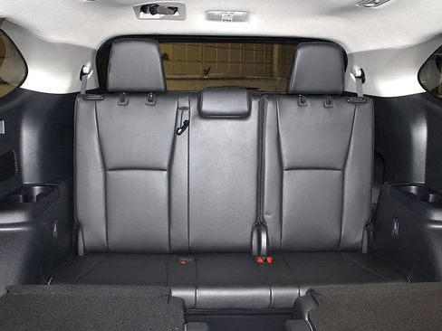 Used 2024 Toyota Highlander XLE AWD/4WD image 38