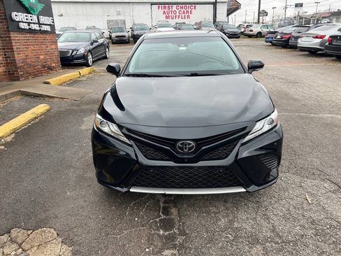 Used 2018 Toyota Camry XSE image 8