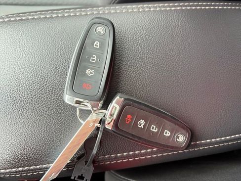 Used 2019 Ford Escape SE image 45