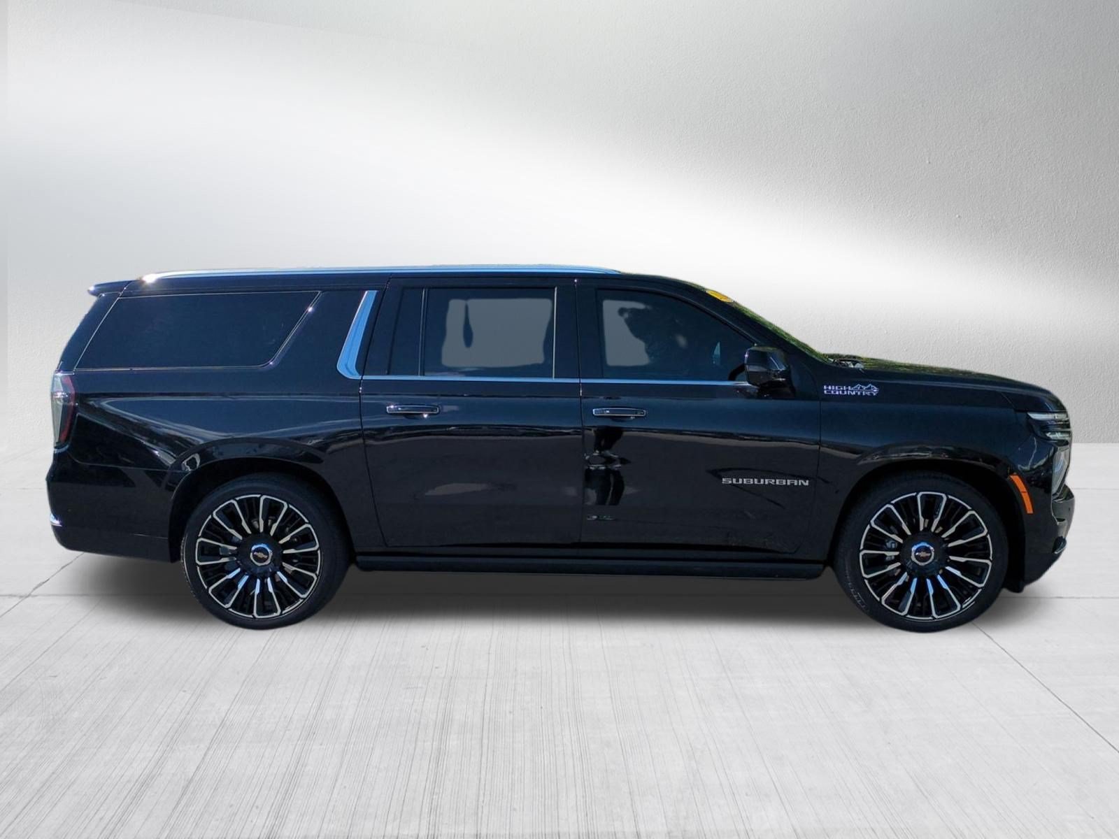 Certified 2025 Chevrolet Suburban High Country AWD/4WD image 7