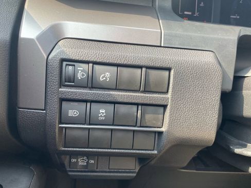 Used 2024 Toyota Tacoma SR5 w/ SR5 Upgrade Package image 27