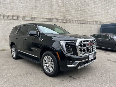 Used 2025 GMC Yukon Denali AWD/4WD image 3