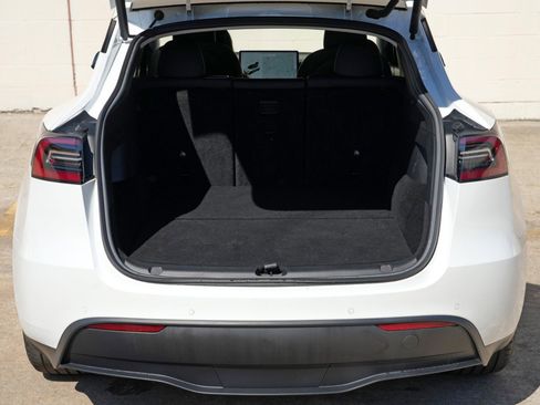 Used 2021 Tesla Model Y Long Range AWD/4WD image 9