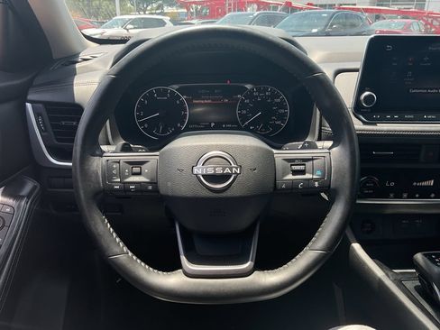 Used 2025 Nissan Rogue SV FWD image 25