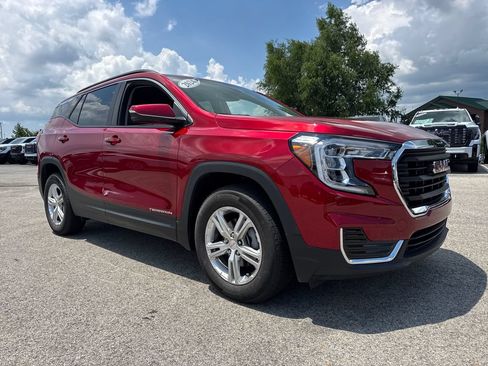 Used 2024 GMC Terrain SLE w/ Driver Convenience Package FWD image 9