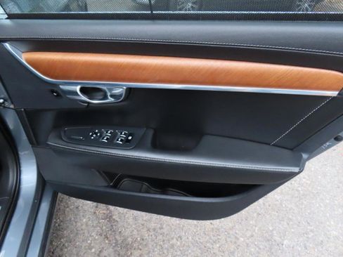 Used 2018 Volvo S90 T6 Inscription w/ Convenience Package image 15