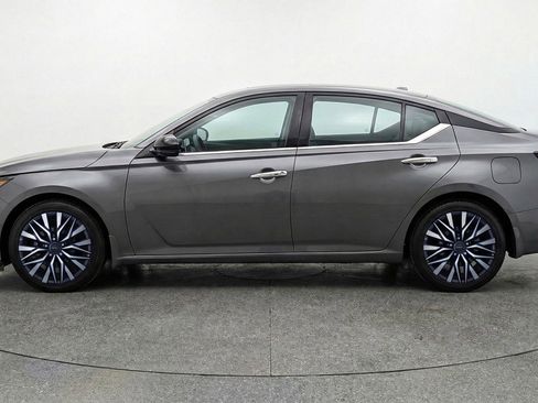 Used 2025 Nissan Altima 2.5 SV image 5