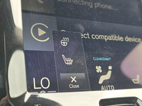 Used 2018 Volvo XC60 T6 Momentum w/ Advanced Package image 12