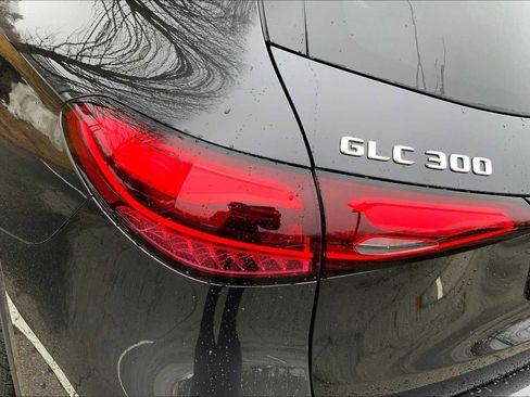 Certified 2025 Mercedes-Benz GLC 300 4MATIC image 18