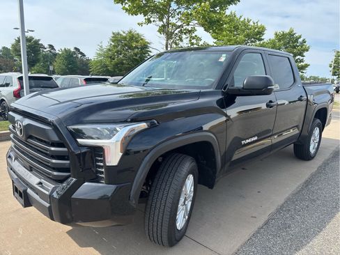 Used 2025 Toyota Tundra SR5 w/ SR5 Premium Package AWD/4WD image 4