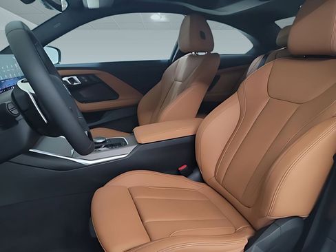 Used 2025 BMW 230i Coupe w/ Convenience Package image 7