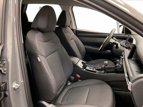 Certified 2025 Hyundai Tucson SE image 6