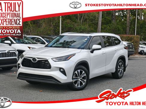 Certified 2024 Toyota Highlander XLE image 1