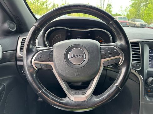 Used 2020 Jeep Grand Cherokee Laredo AWD/4WD image 22