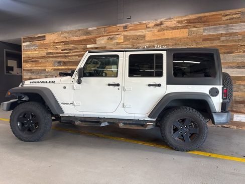 Used 2017 Jeep Wrangler Unlimited Sport AWD/4WD image 6