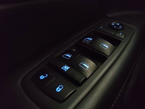 Used 2019 Jeep Grand Cherokee Laredo w/ 18" Wheel & 8.4" Radio Group AWD/4WD image 27