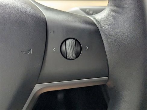 Used 2023 Tesla Model Y Long Range image 20