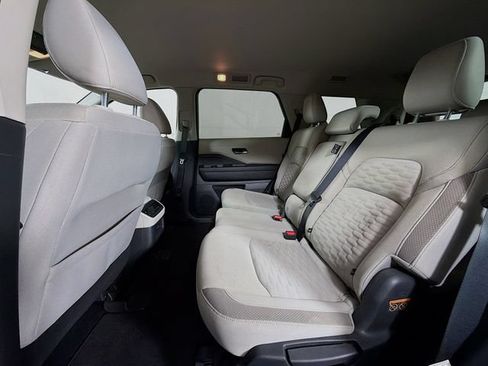 Used 2022 Nissan Pathfinder SV AWD/4WD image 30