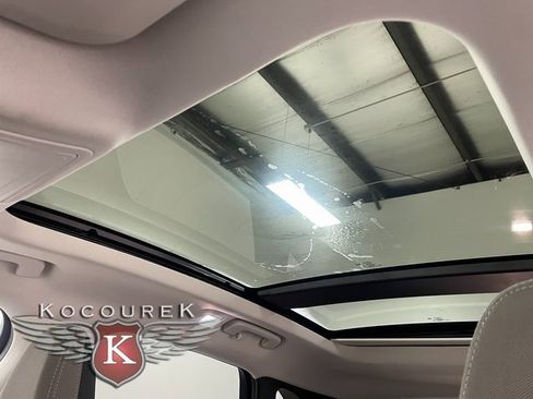 Used 2022 Ford Escape SE w/ SE Sport Appearance Package image 19