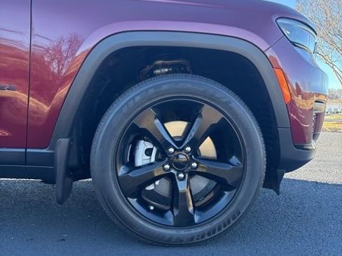Used 2024 Jeep Grand Cherokee L Altitude image 16