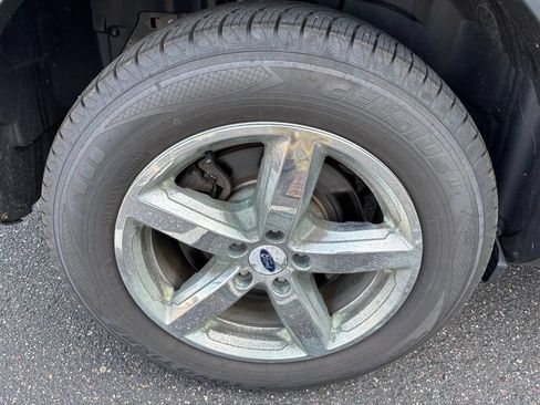 Used 2017 Ford Explorer XLT w/ Equipment Group 202A AWD/4WD image 6