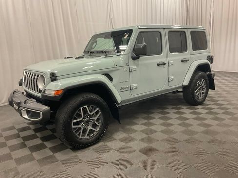 Used 2024 Jeep Wrangler Unlimited Sahara AWD/4WD image 5