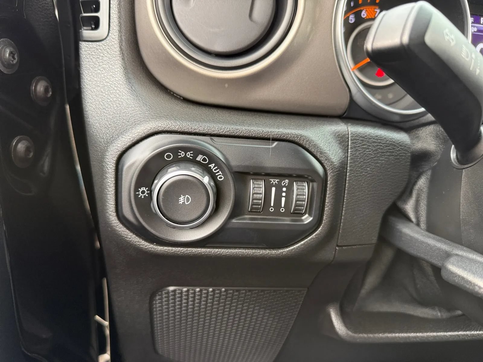 Used 2019 Jeep Wrangler Sport AWD/4WD image 32